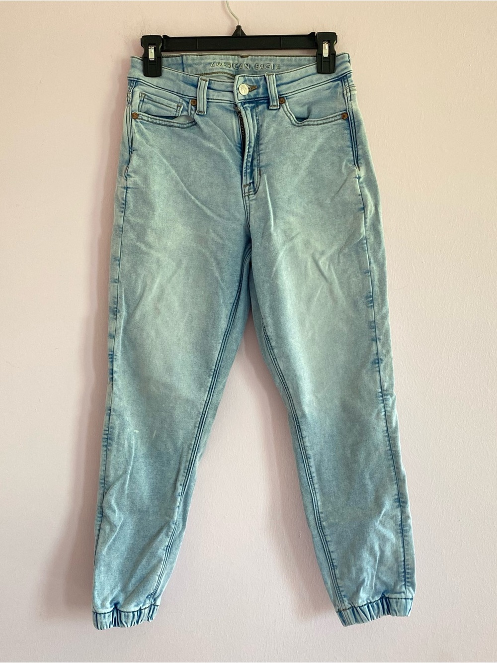 American Eagle Outfitters Light Blue Jogger Jeans size 2 short